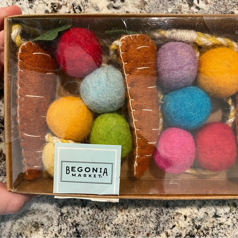 NWT Carrots Wool Garland With Multicolor Pom Poms Begonia Market- Sz 6 ft. Long
